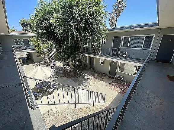 11104 Aqua Vista St — Photo 4