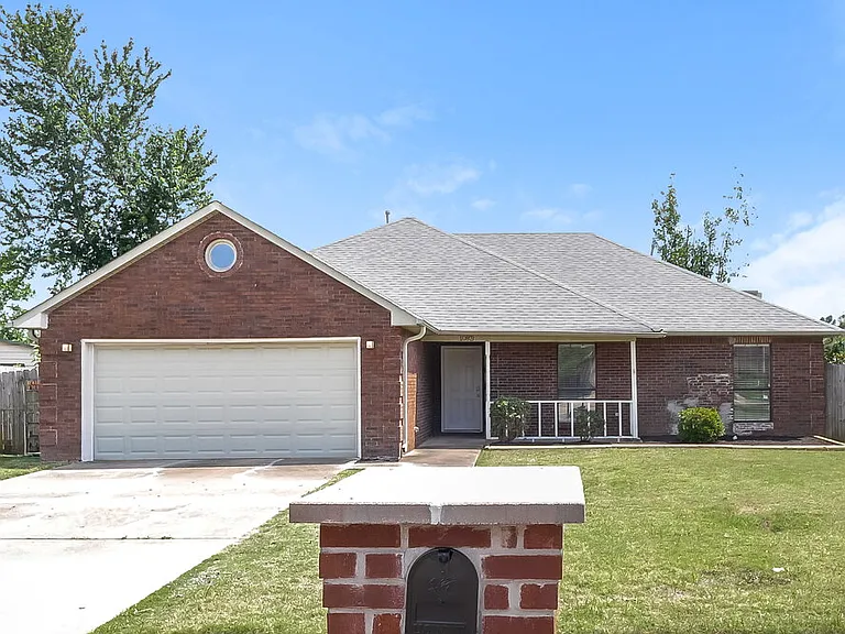 10873 E Ridge Dr — Photo 1