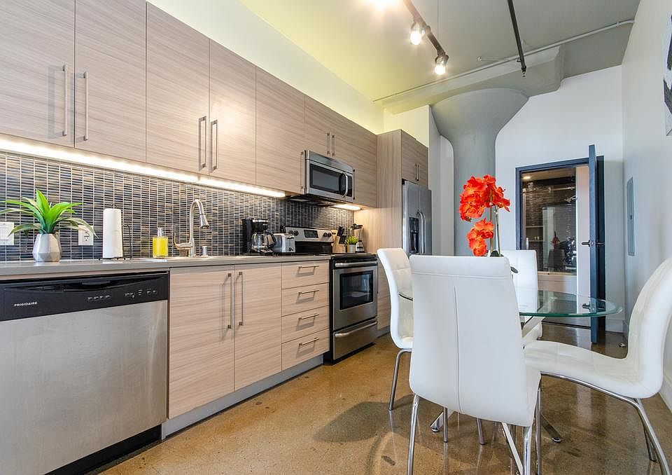 1st image of 819 Santee St #Penthouse