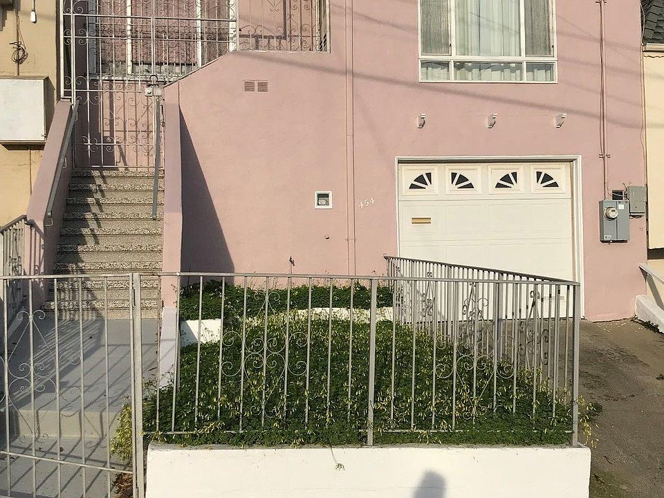 1st image of 454 Oriente St