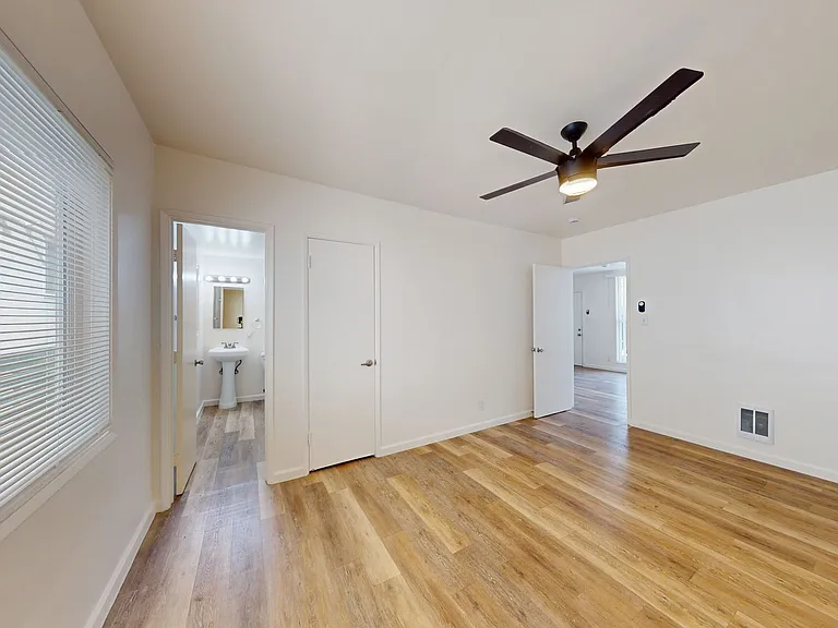 444 28th St — Photo 38