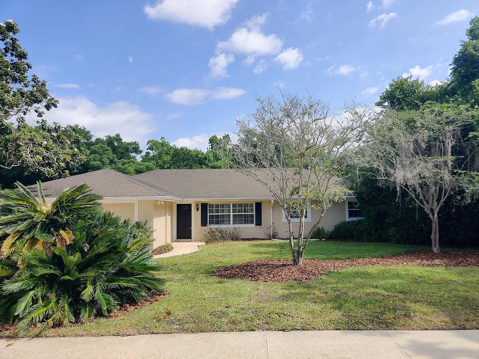 4 bed, 2.5 bath, 2100 sqft, $3,100 — Photo 1