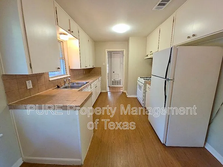 1408 Glencrest Dr — Photo 5