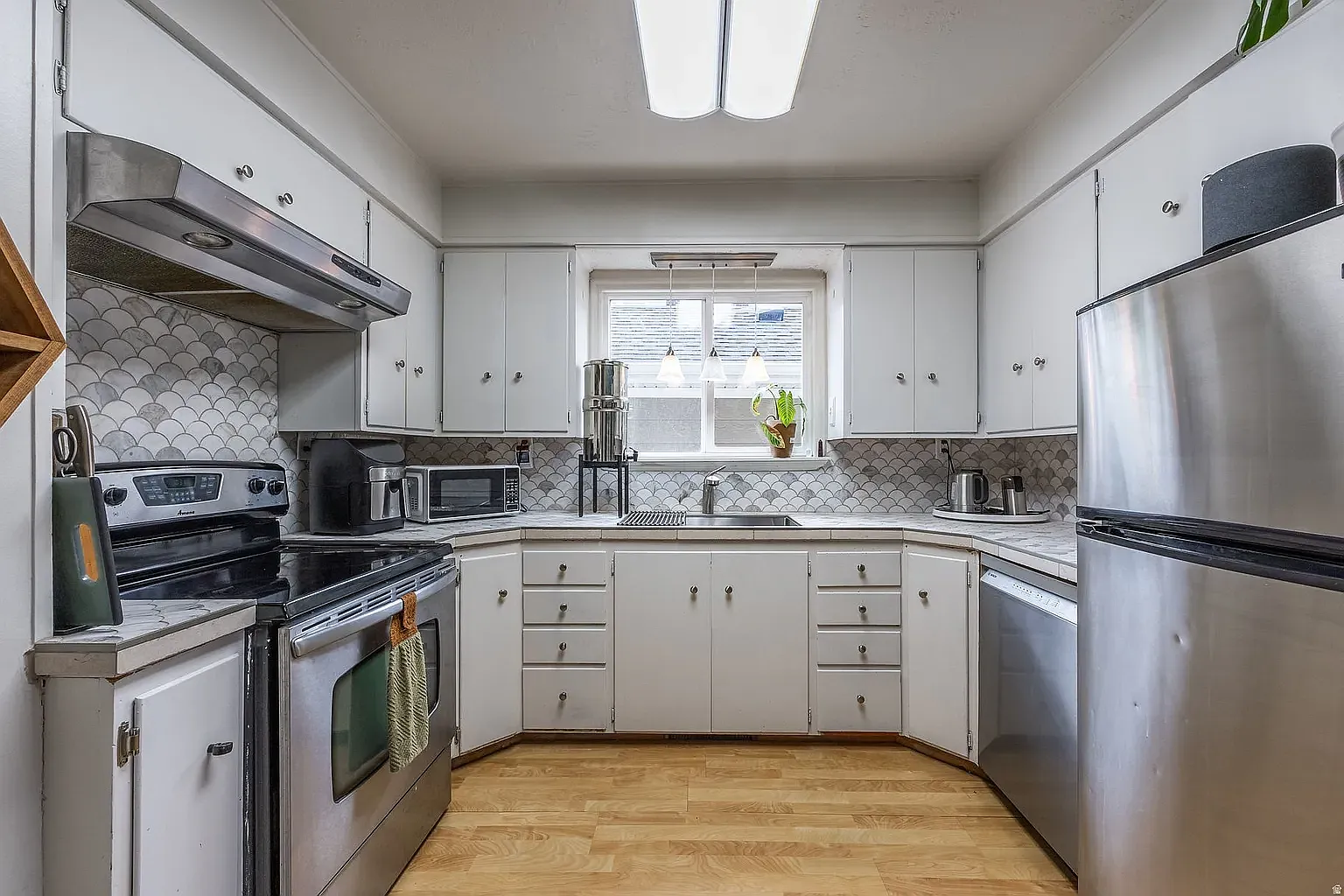 4 bed, 1792 sqft, $2,300 — Photo 4