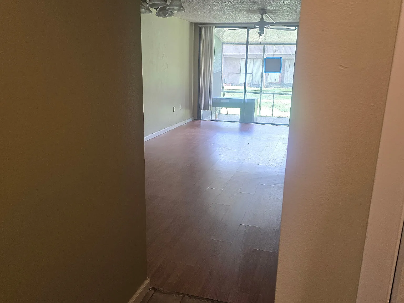 2 bed, 1000 sqft, $1,300 — Photo 2