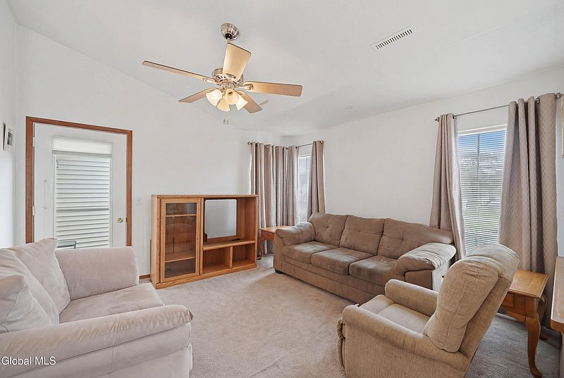 4th image of 824 Ridge Circle