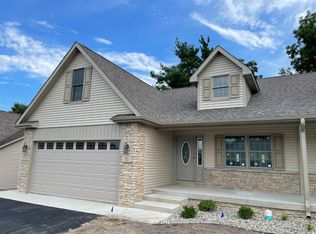 901 9th St SW #4A, Demotte, IN 46310