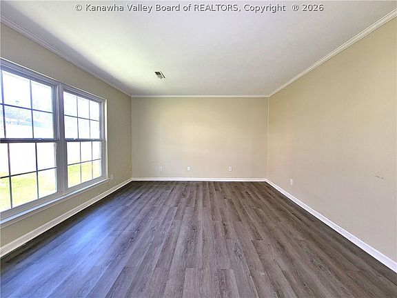 2nd image of 301 Bow Hunter Rd