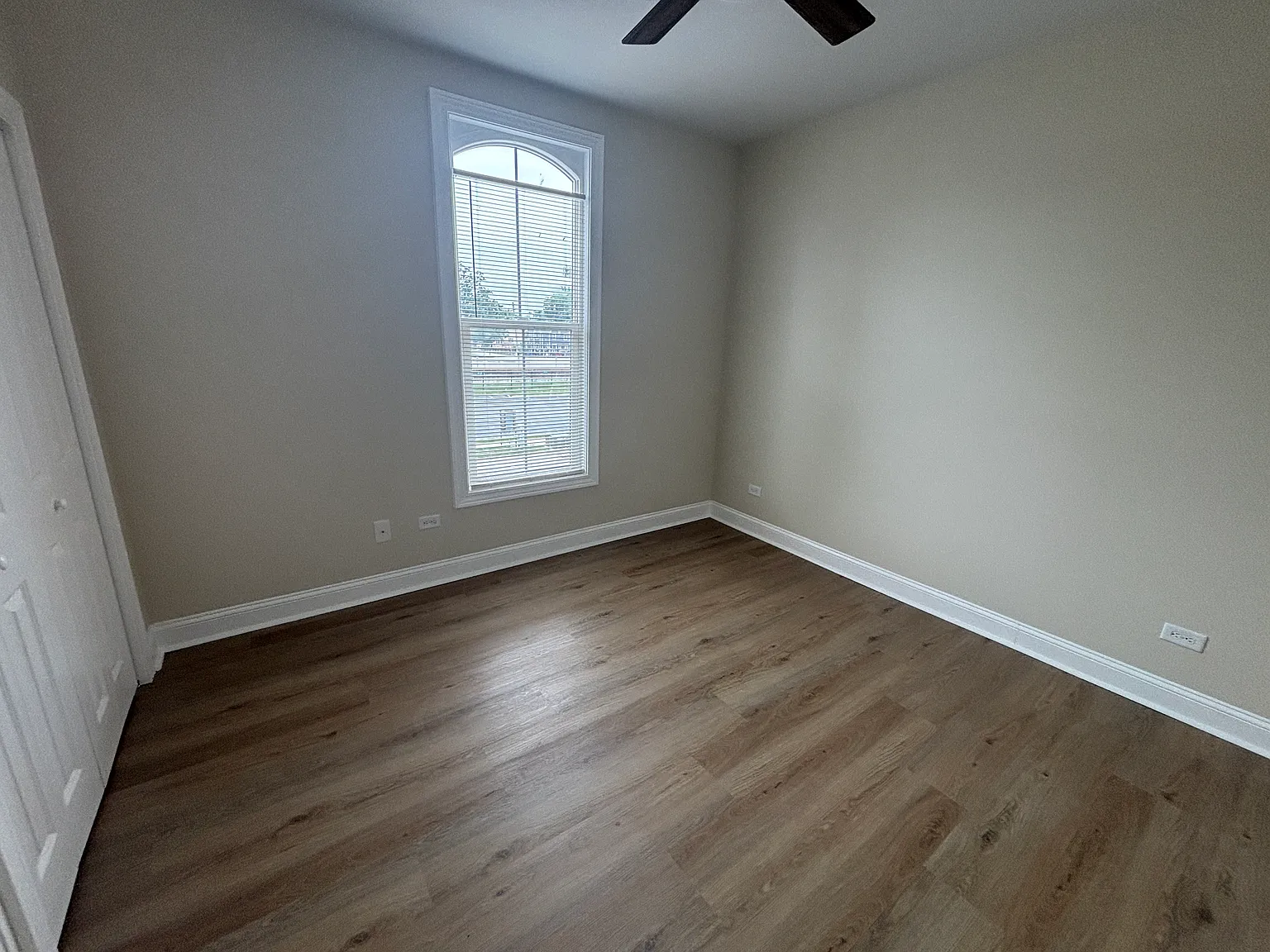 2 bed, $1,600 — Photo 4