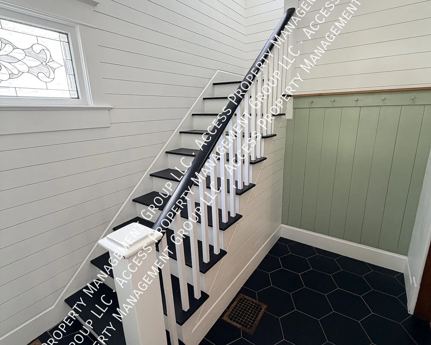 John Ball Park Awesome 4 Bed and 2 Bath Home — Photo 4