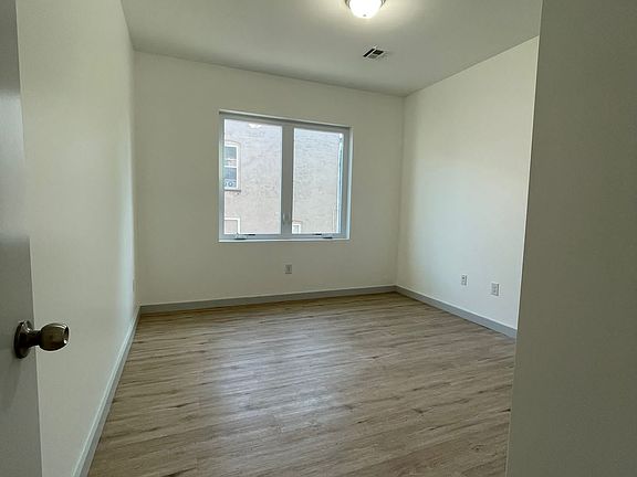 4th image of 195-197 Lincoln Ave #303