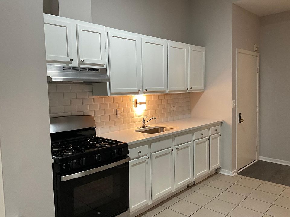 1st image of 1020 E 62nd St APT 302