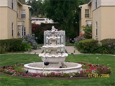 Silverlake Garden Apartments — Photo 22