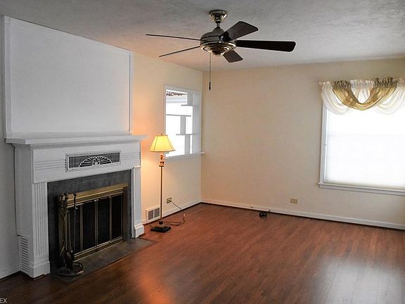 2nd image of 221 Courtland St