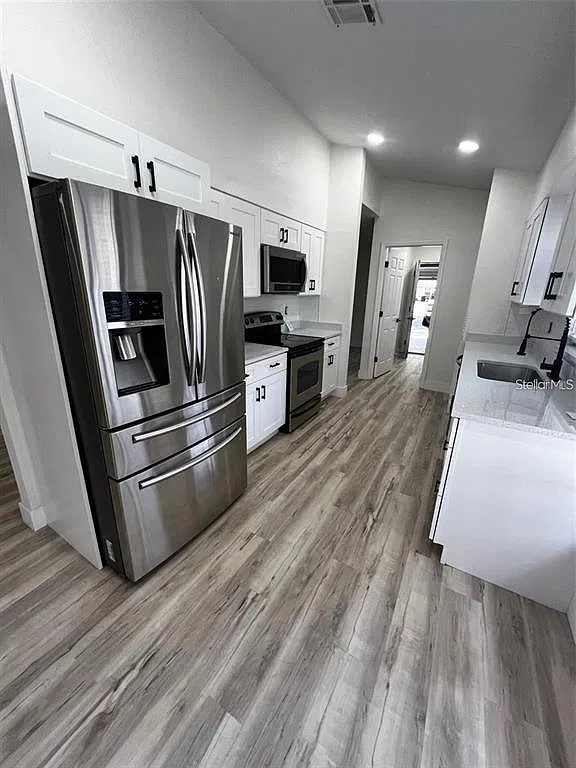 3 bed, 2.0 bath, 1401 sqft, $2,200 — Photo 3