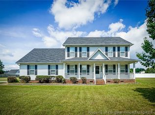 102 Foxhound Ct, Raeford, NC 28376