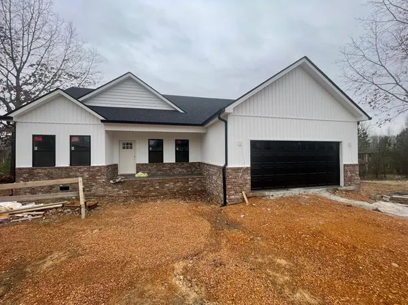 135 Eiffel Tower Ln, Paris, TN 38242
