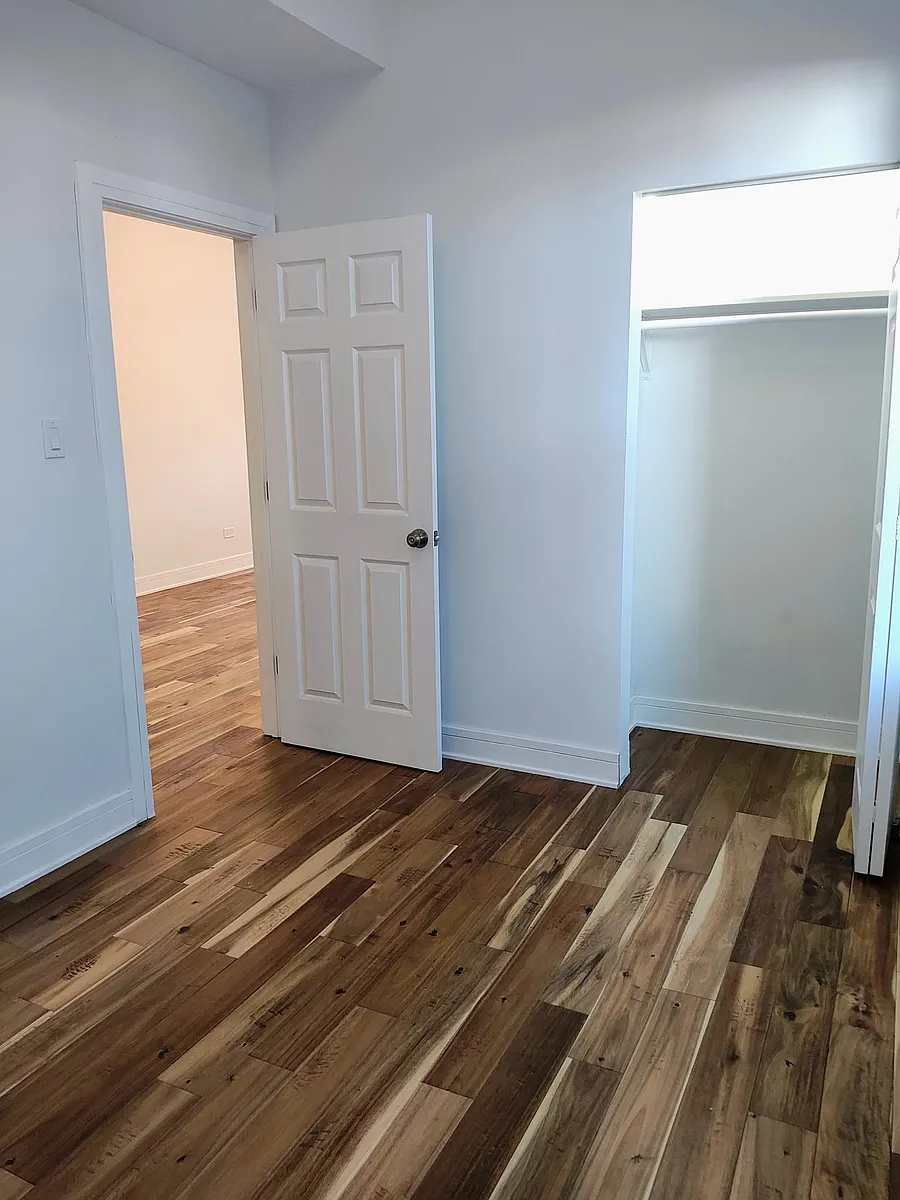 Building Photo - 3329 S Oakley Ave #1