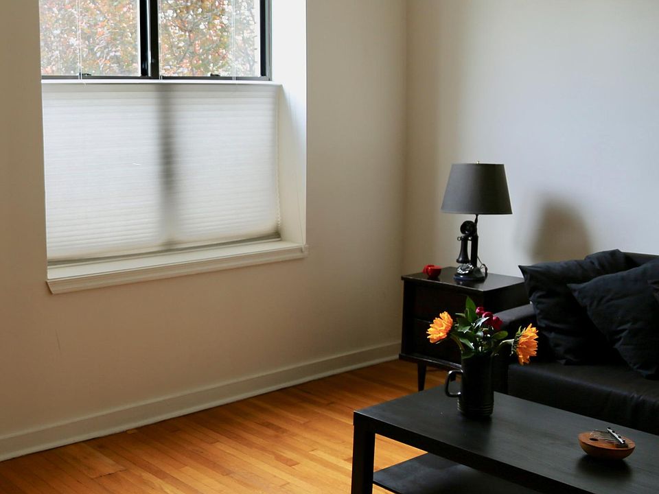 Front room for home office and/or 3rd bedroom.