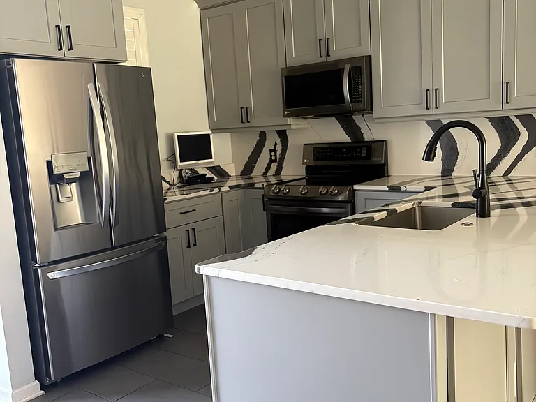 901 W Port Dr #18 — Photo 8