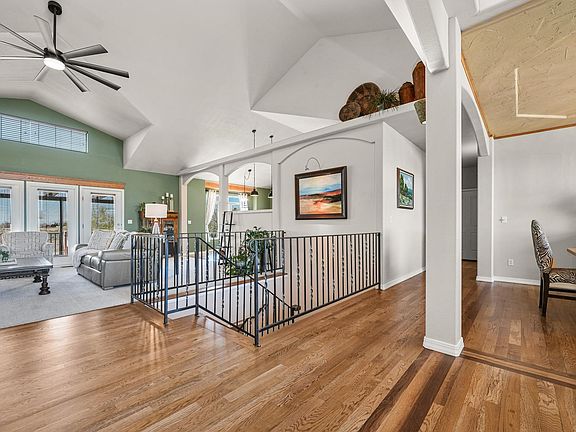 3rd image of 995 Priscillas Way