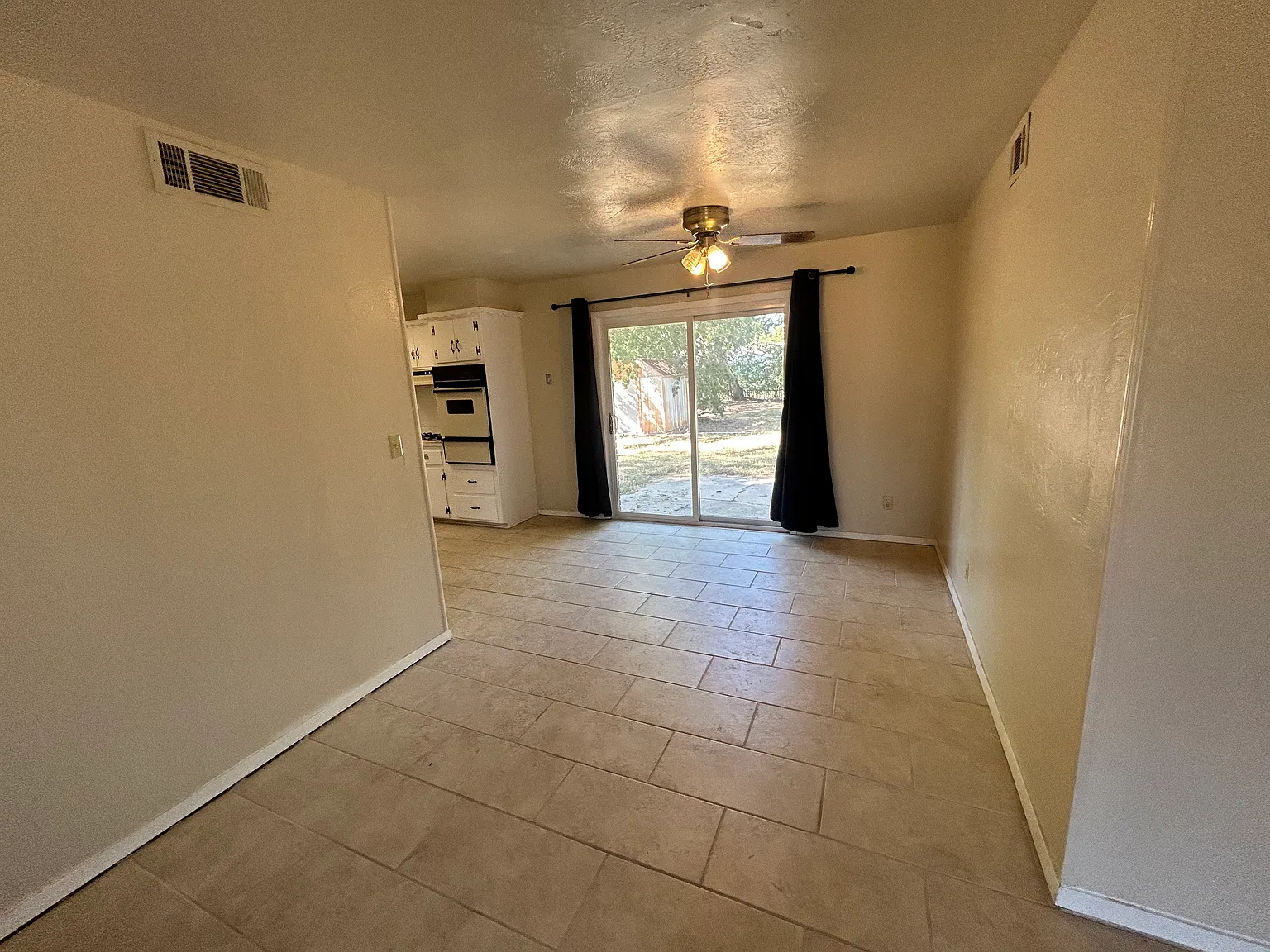 3 bed, 1354 sqft, $1,300 — Photo 3