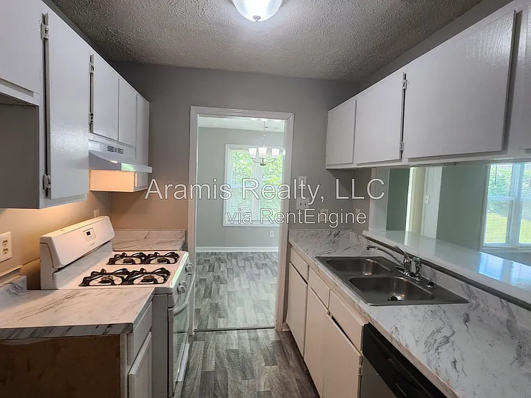 5566 Windwood Rd — Photo 4