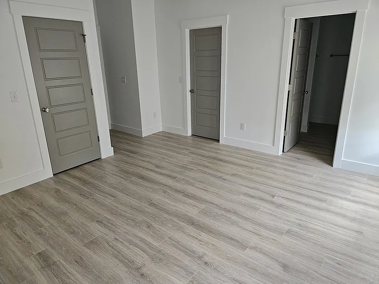 225 Essex Dr — Photo 8