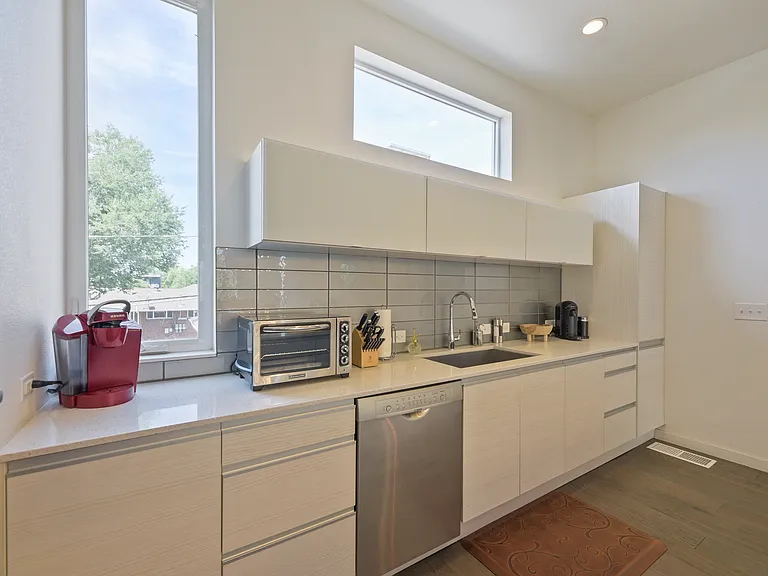 1731 King St #1731 — Photo 9
