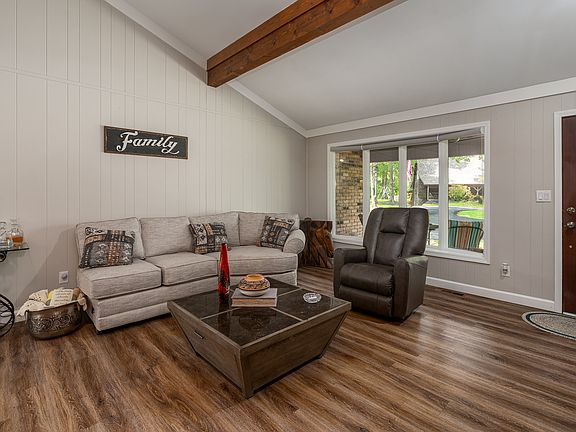 5th image of 128 Starlight Ln