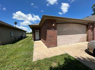 615 S Landen Ave, Republic, MO 65738