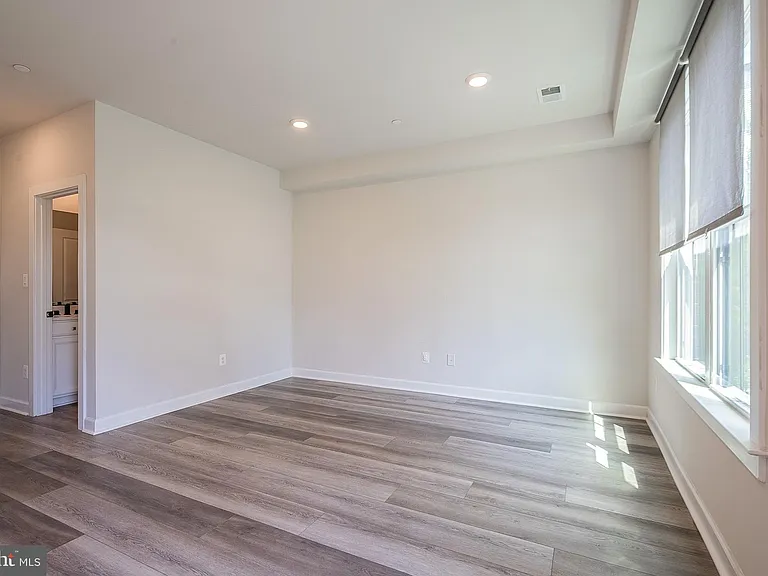 13001 Hattontown Sq — Photo 11