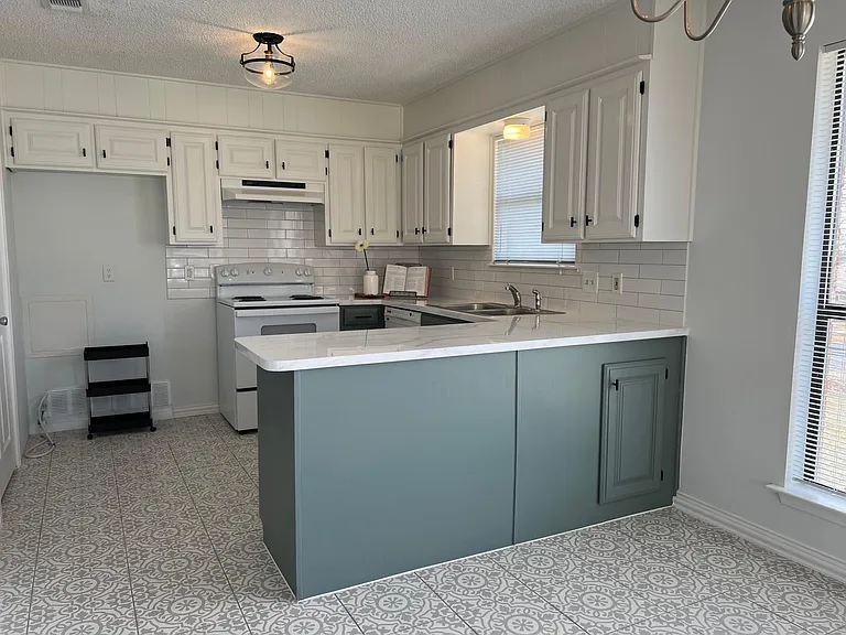 202 S Sendero Dr — Photo 3