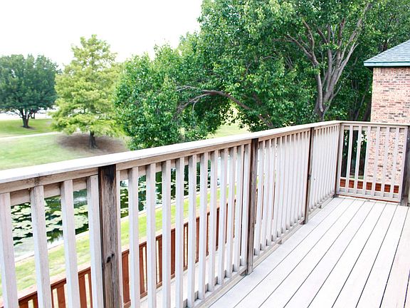 4th image of 304 Parkview Pl