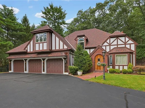 34 Georgiana Dr, Cumberland, RI 02864