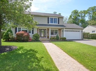 18 Trafford St, Shrewsbury, NJ 07702