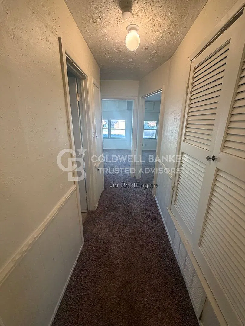 2 bed, 1.0 bath, 1100 sqft, $899 — Photo 3