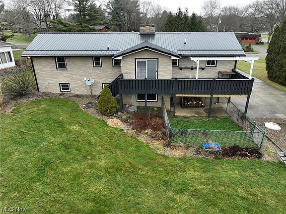 5th image of 253 Dogwood St