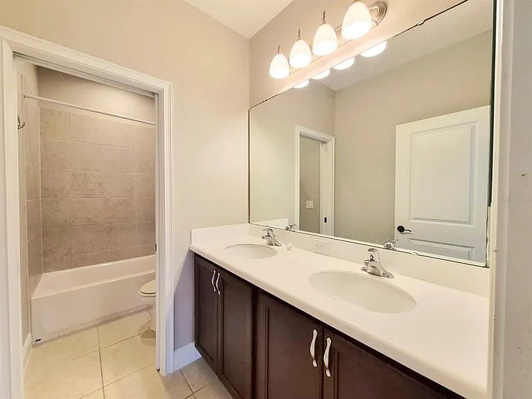 8521 Dubochet St — Photo 22