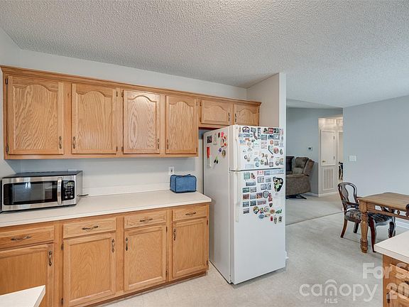 5th image of 231 Roberts Ave