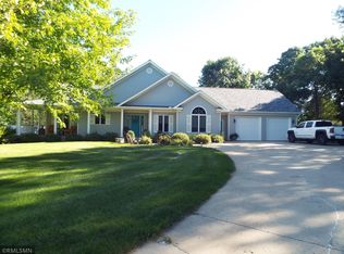 760 Eshton Ct SE, Cokato, MN 55321