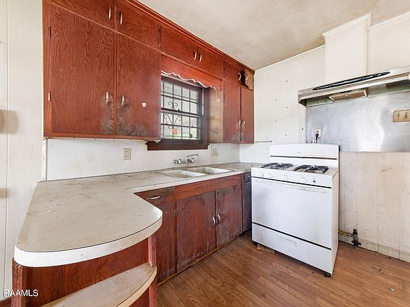 4th image of 926 E Hutchinson Ave