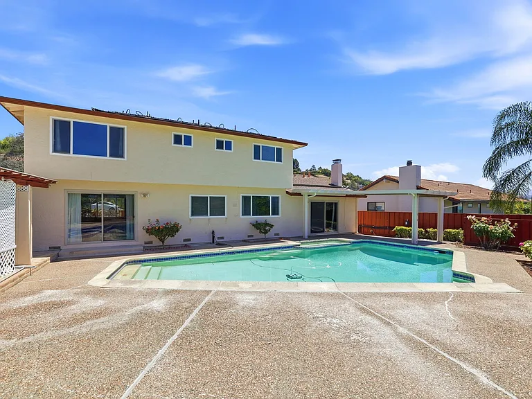 181 Piazza Way — Photo 45