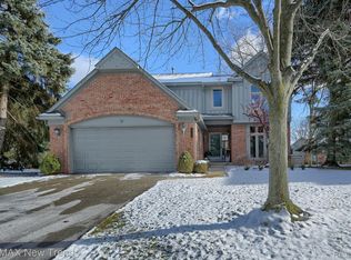 28298 Burton Ln, Farmington, MI 48331