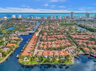 1061 Waterside Ln, Hollywood, FL 33019