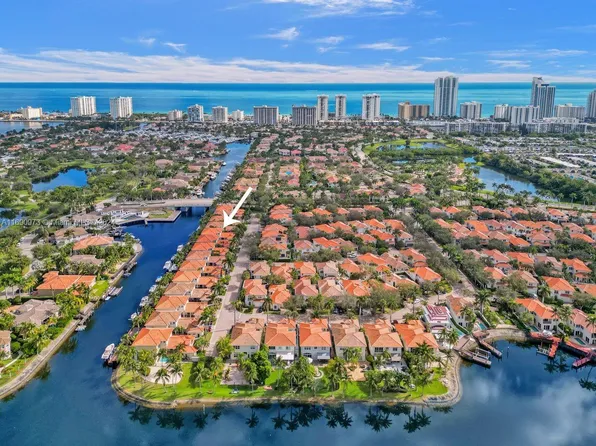 1061 Waterside Ln, Hollywood, FL 33019