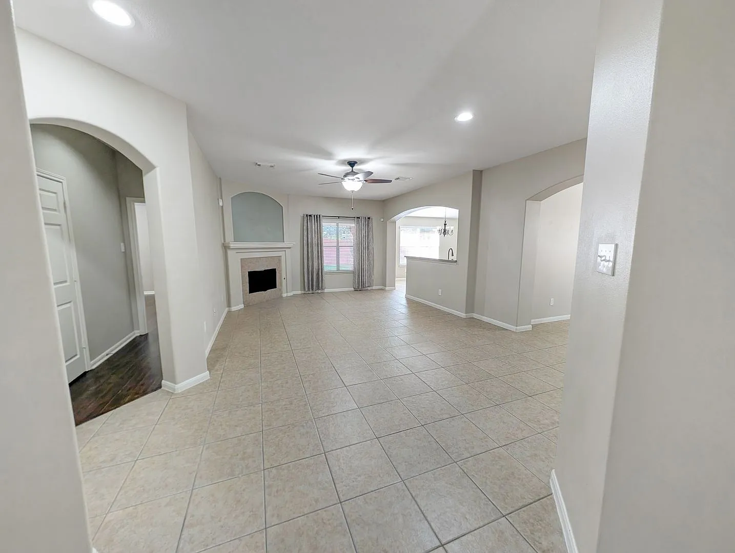 Beautiful 4 Bed / 2 Bath Home in Cinco Ranch with No Backyard Neighbor — Photo 2