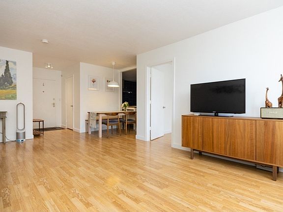 5th image of 20 Hammond Pond Pkwy APT 107