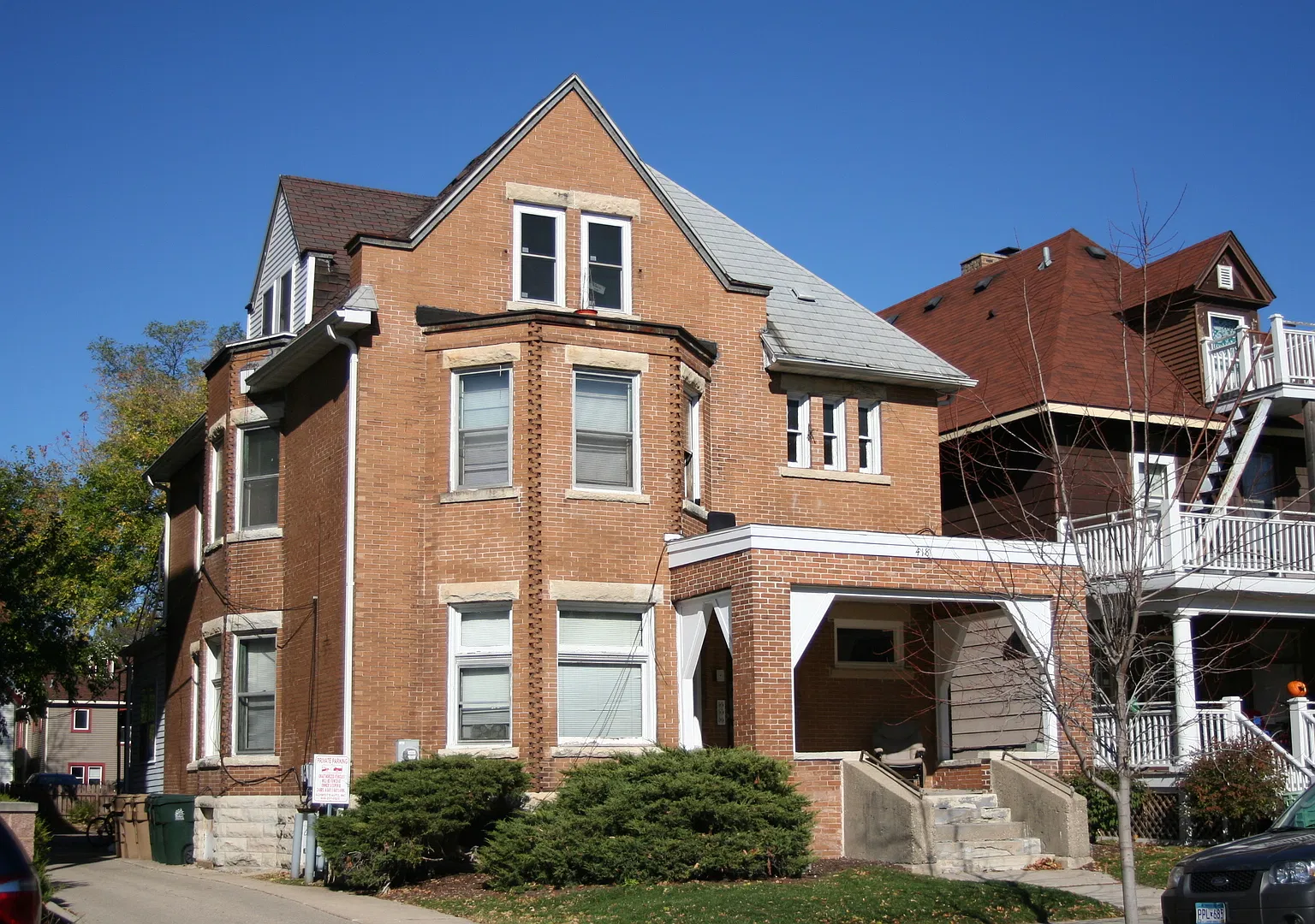418 — Photo 1