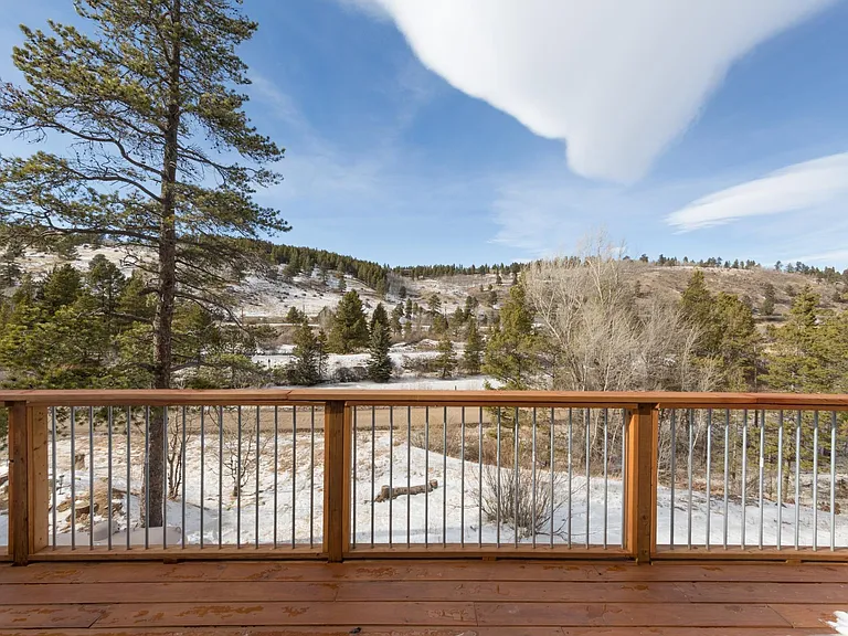 Winter majesty views from the oversized deck